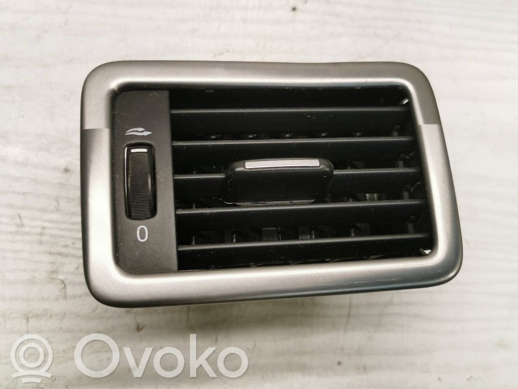 Volvo V70 Boczna kratka nawiewu deski rozdzielczej 