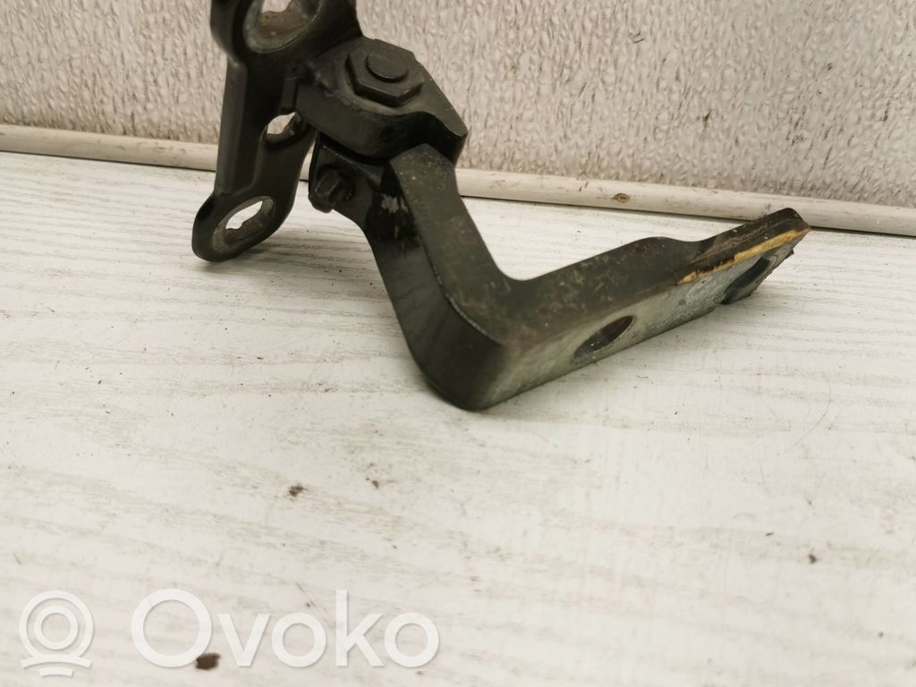 Front door lower hinge   31424607,A046572