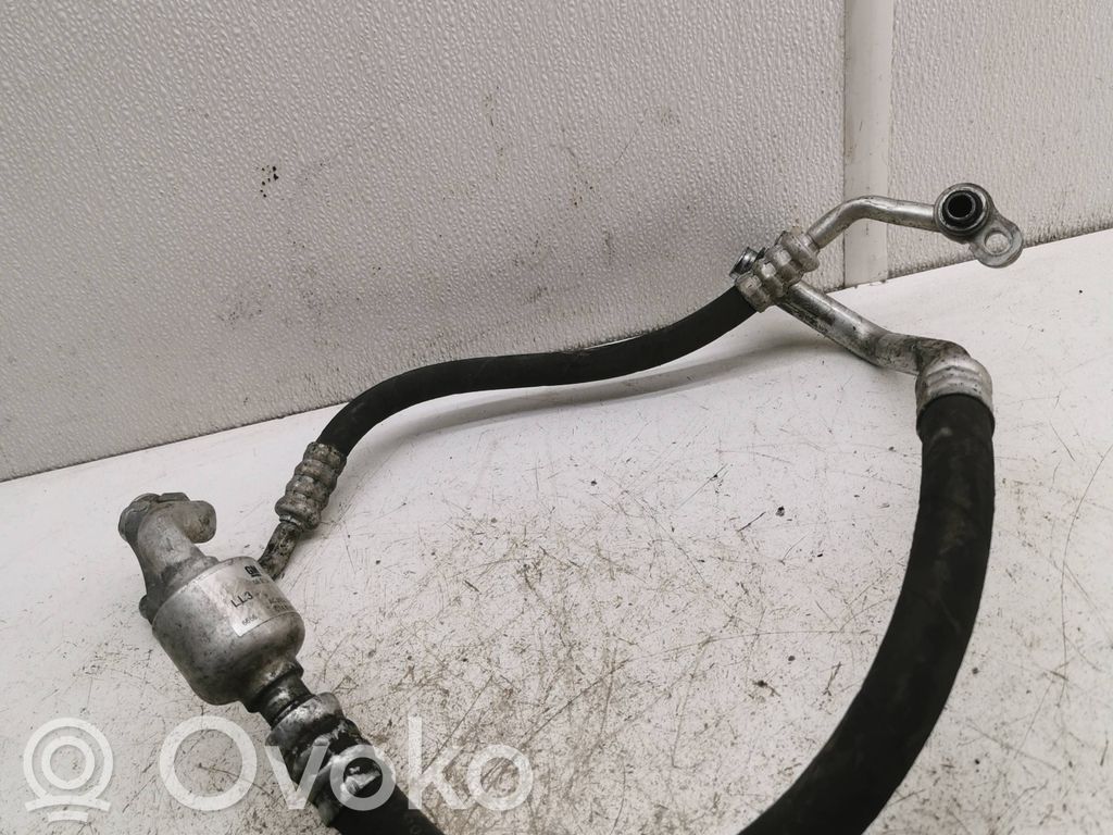 Opel Insignia A Ilmastointilaitteen putki (A/C) 