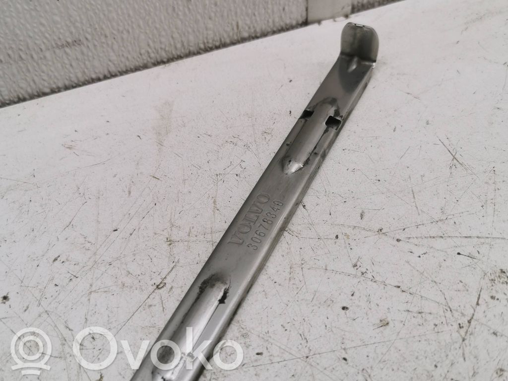 Halterung Scheinwerfer   30678340