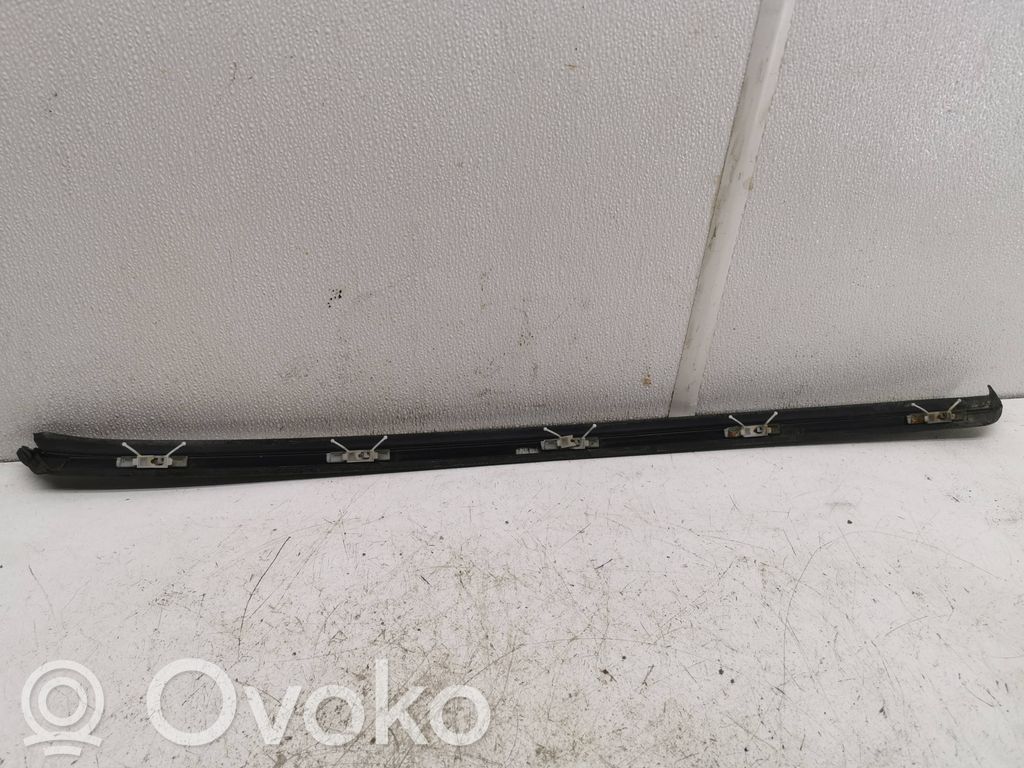 Windshield trim   31297723