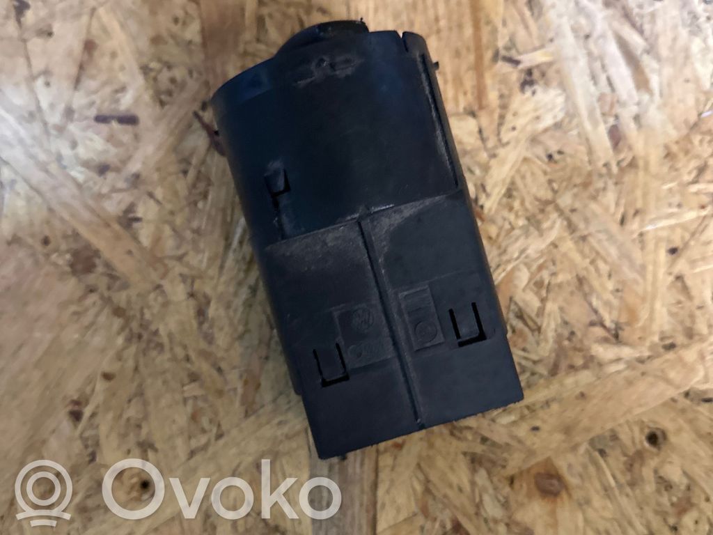 Light switch   4B2941531