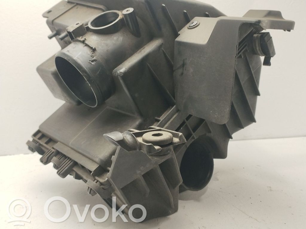 Luftfilterkasten   RF7N13320C