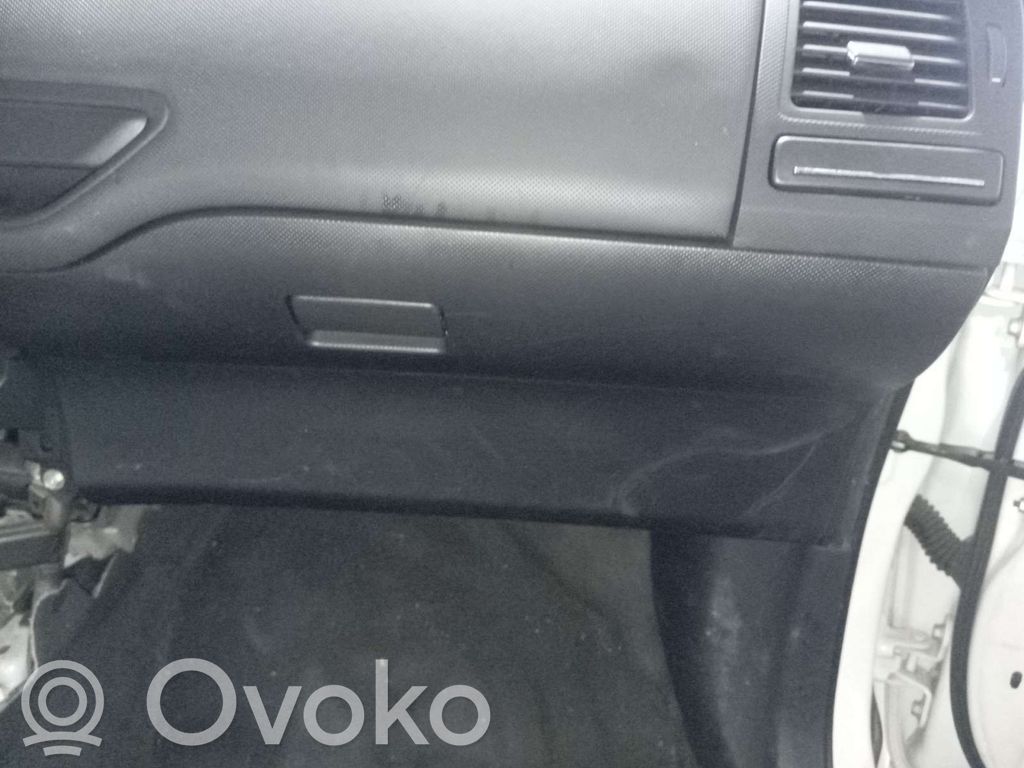 Toyota Auris 150 Guantera 
