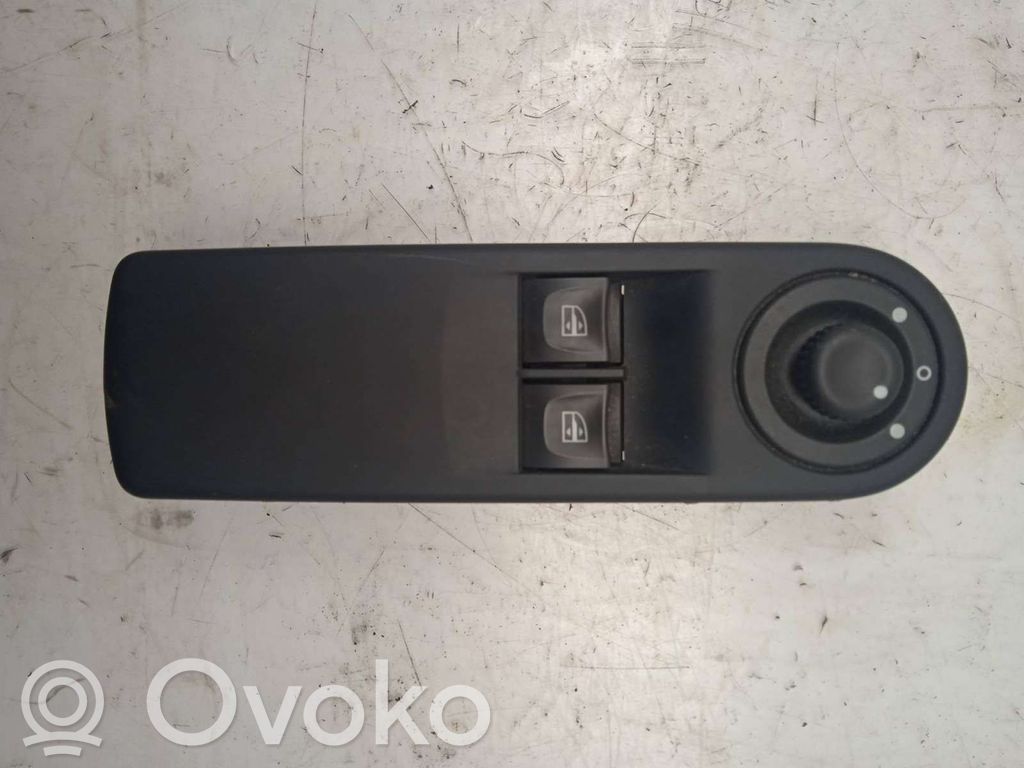 Renault Clio IV Electric window control switch 