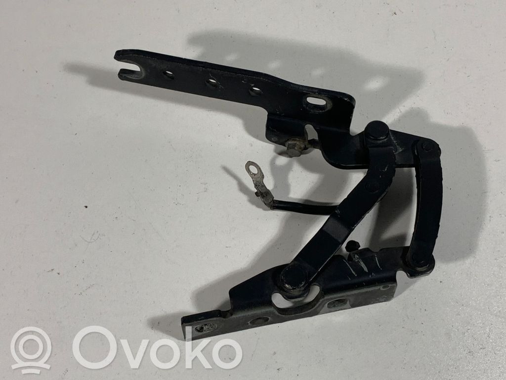Engine bonnet/hood hinges   8240334