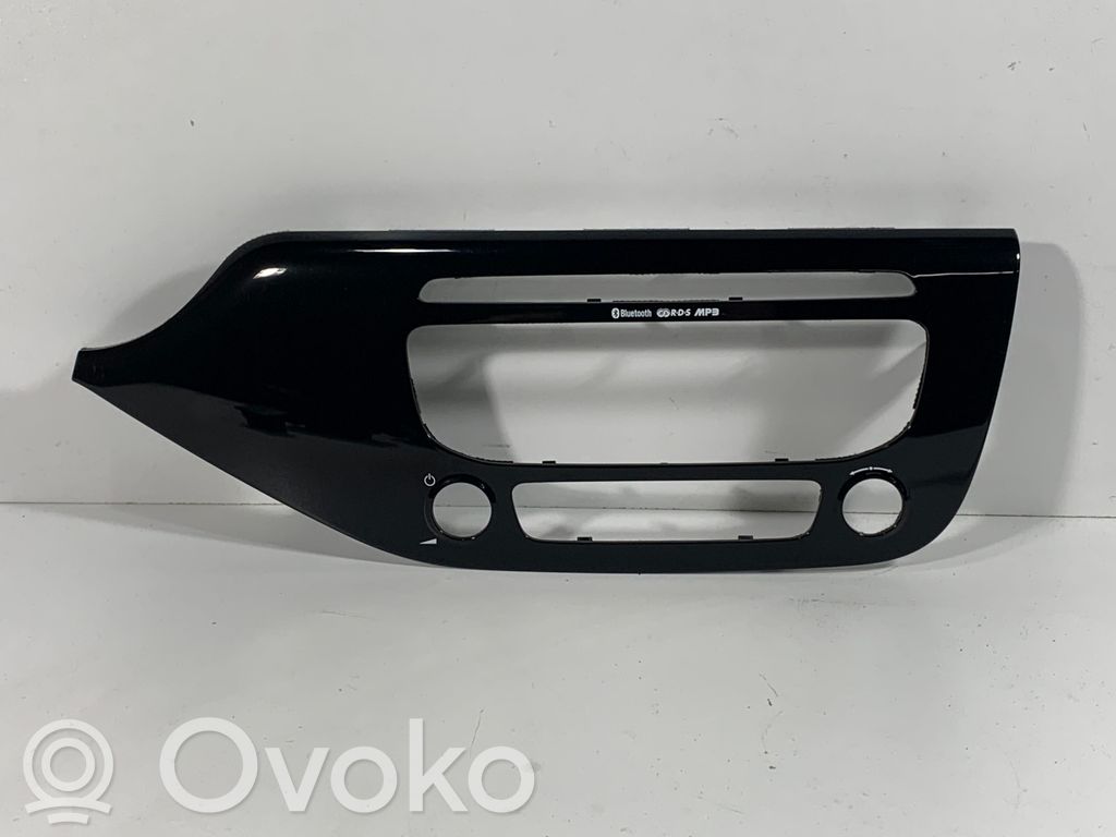 KIA Ceed Radio/GPS head unit trim 