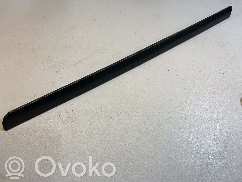Volkswagen Golf V Kojelaudan hansikaslokeron lista 