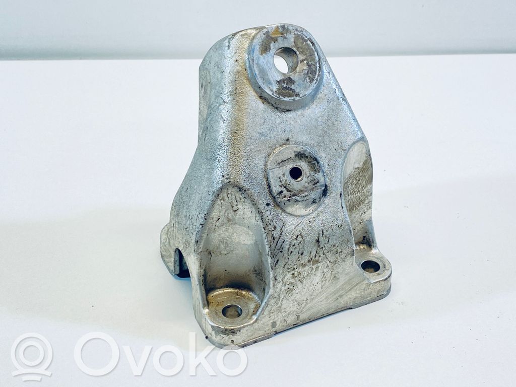 Volkswagen Phaeton Engine mounting bracket 
