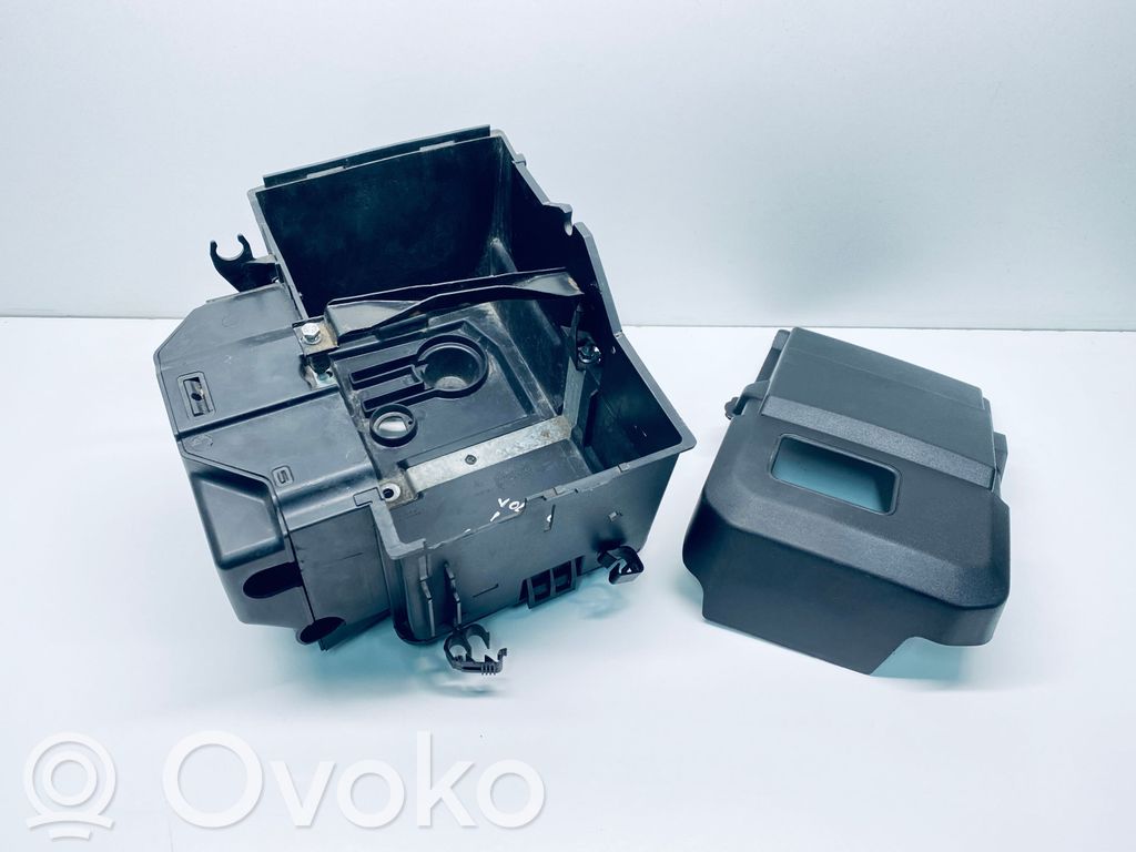 Volvo C30 Akkulaatikon alusta 