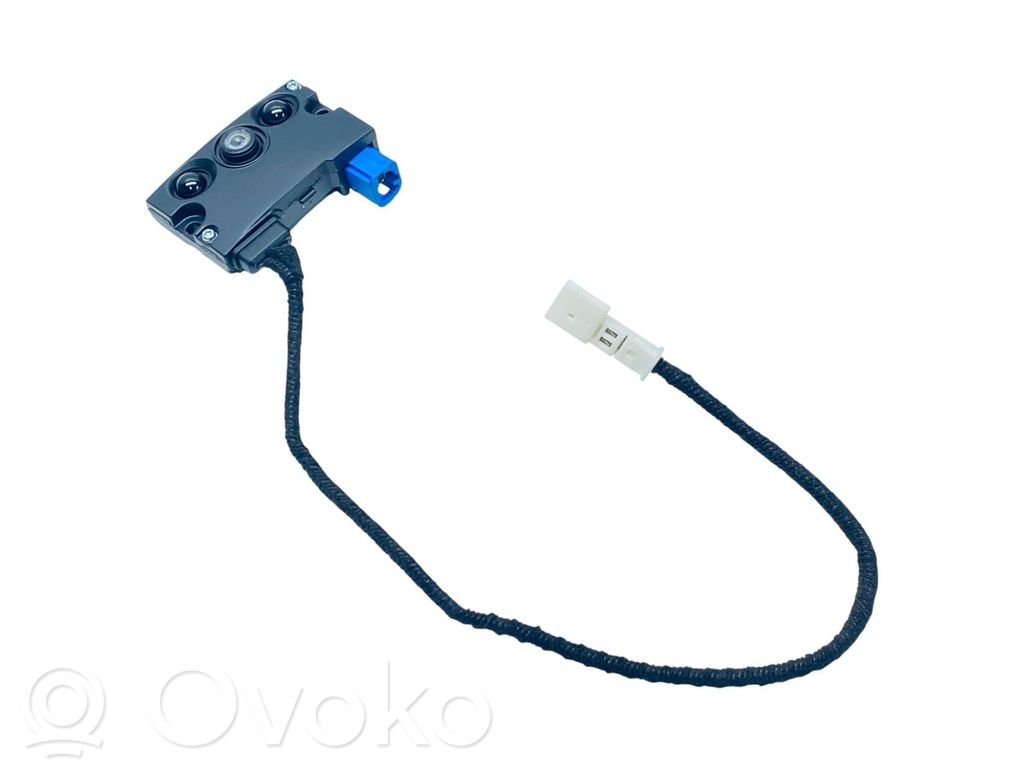 Tesla Model Y Windshield/windscreen camera 