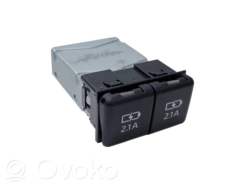Toyota RAV 4 (XA50) Enchufe conector USB 