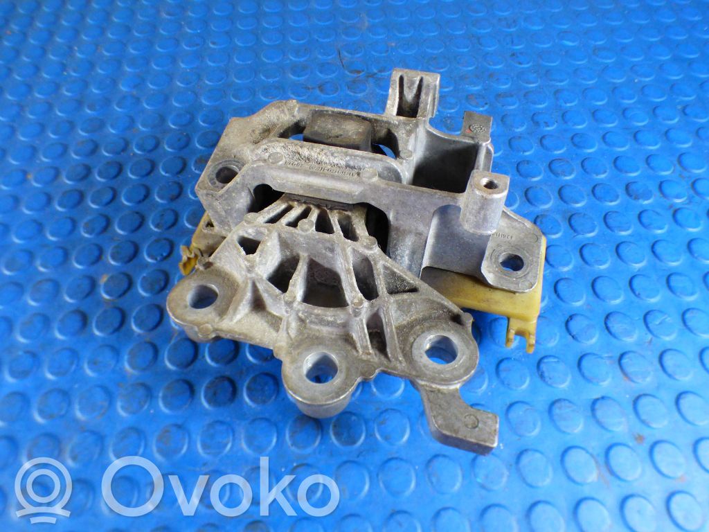 Opel Astra K Gearbox mounting bracket 