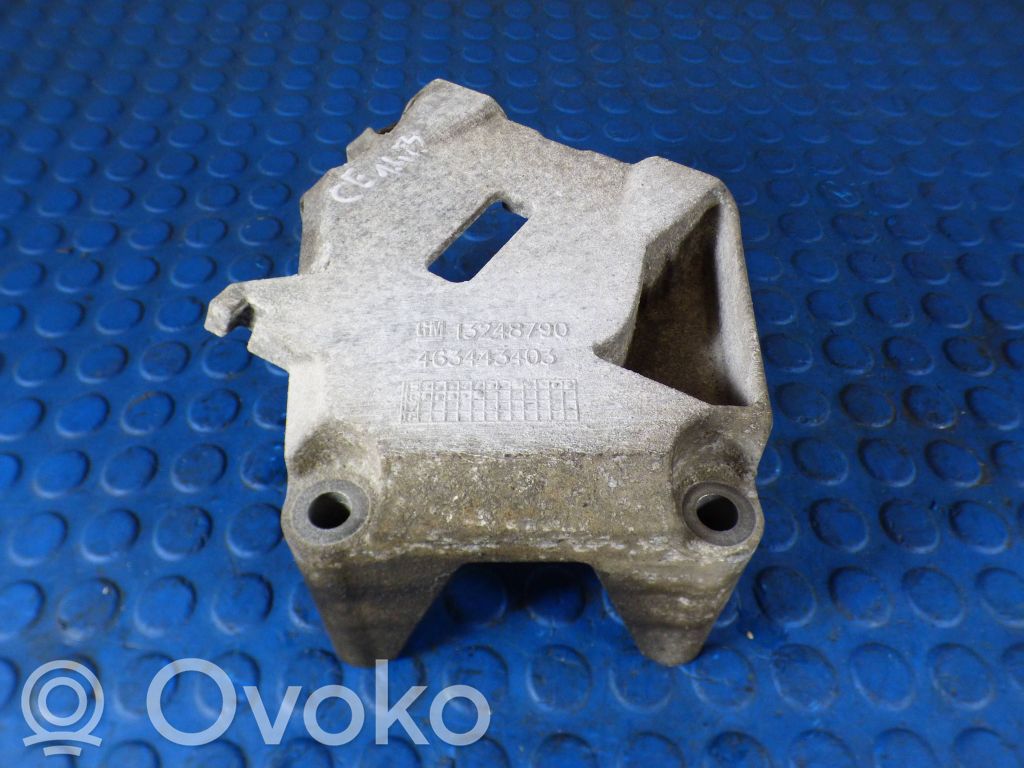 Opel Corsa E Engine mounting bracket 