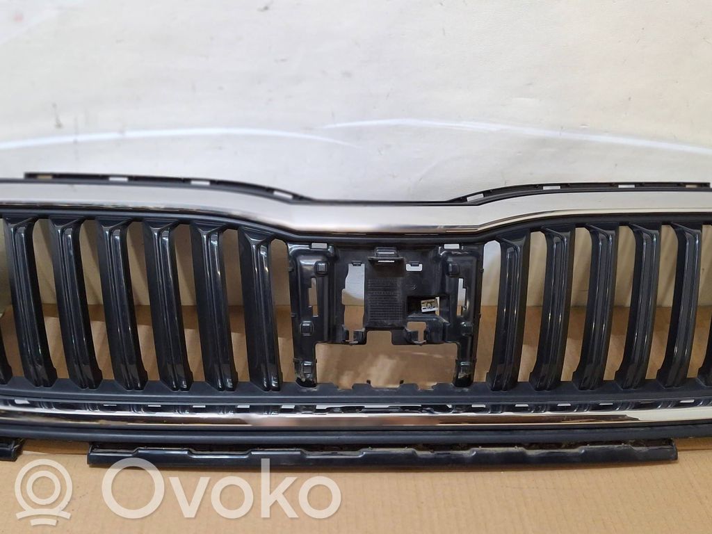 Skoda Octavia Mk4 Grotelės priekinės 