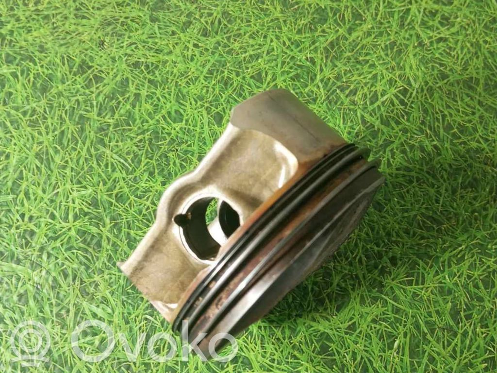 BMW M5 Piston 