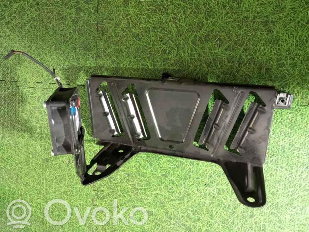 BMW 7 F01 F02 F03 F04 Uchwyt / Mocowanie wzmacniacza dźwięku 