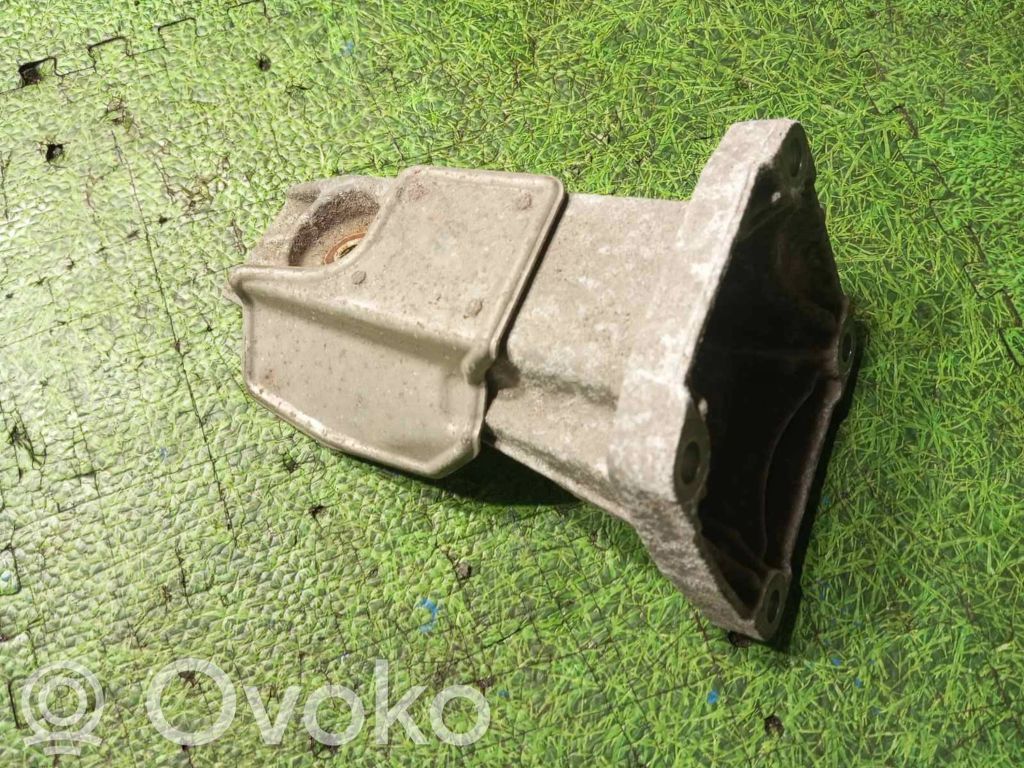Engine mounting bracket   2282633