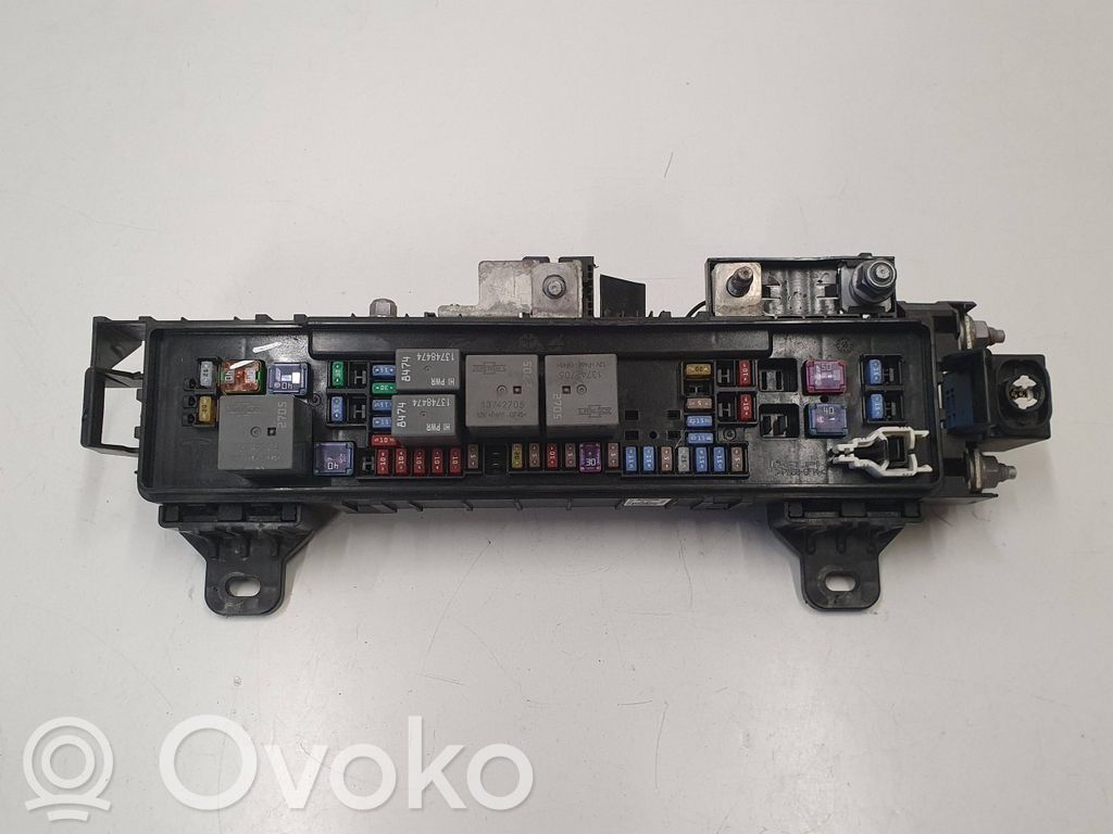Tesla Model S Sulakemoduuli 