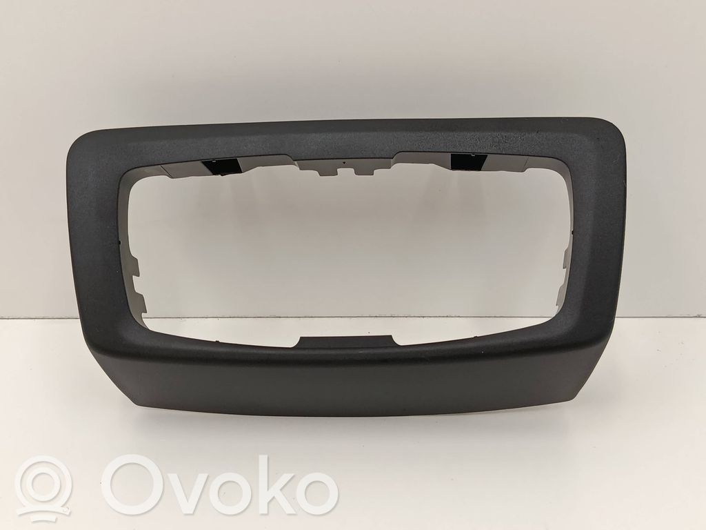 BMW 2 F46 Inne części wnętrza samochodu 