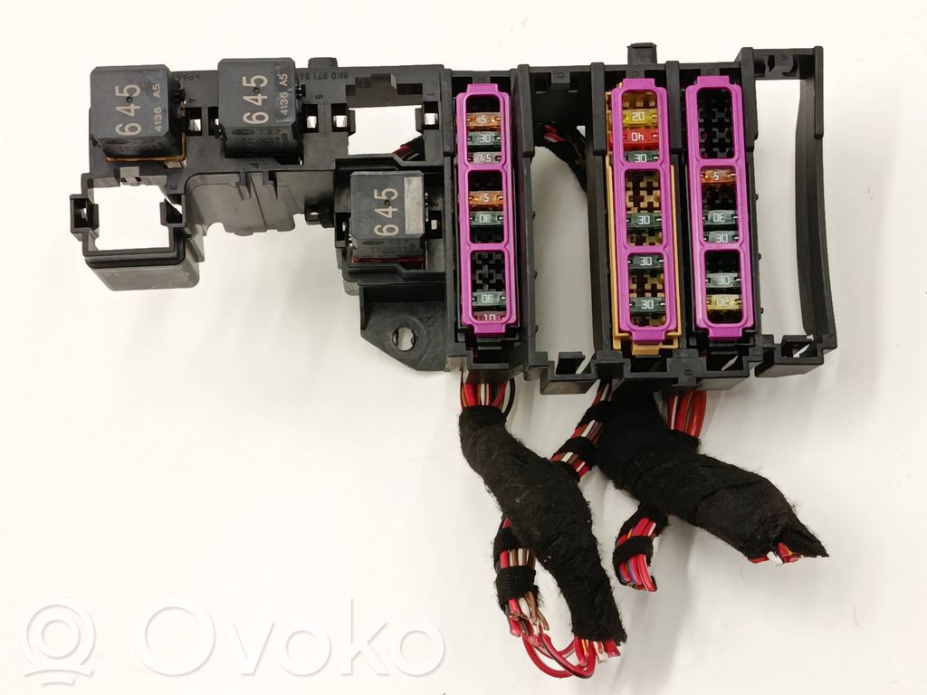 Audi Q5 SQ5 8R Fuse module 