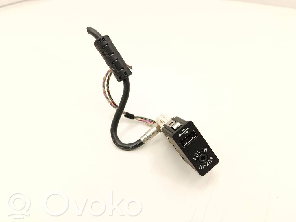 BMW 5 F10 F11 USB jungtis 
