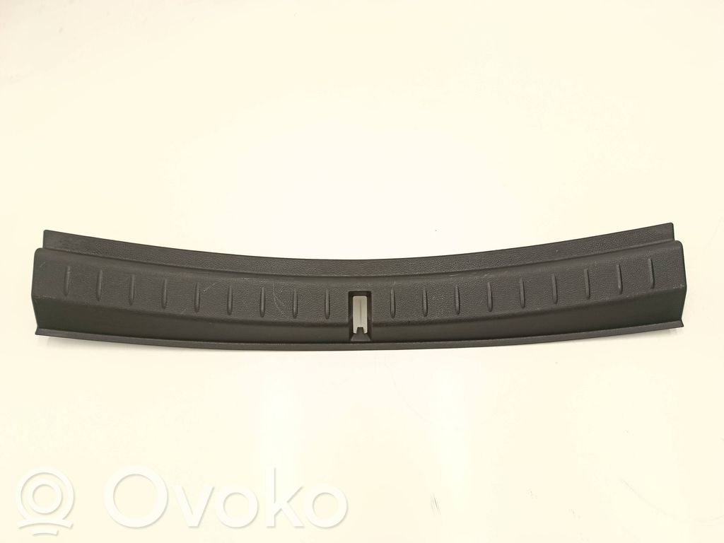 BMW 2 F46 Osłona pasa bagażnika 