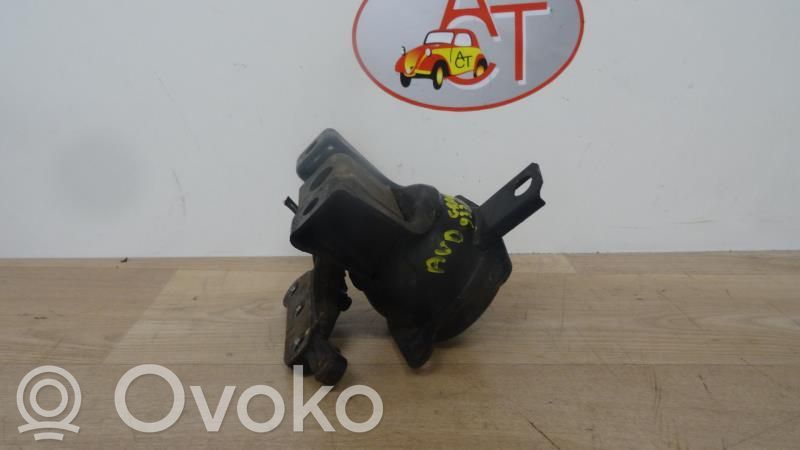 Moottorin kiinnikekorvake