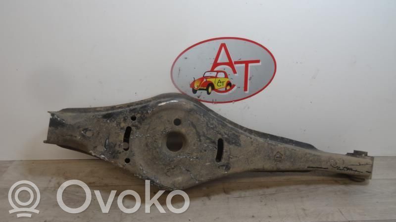 Volkswagen Golf V Triangle bras de suspension supérieur arrière