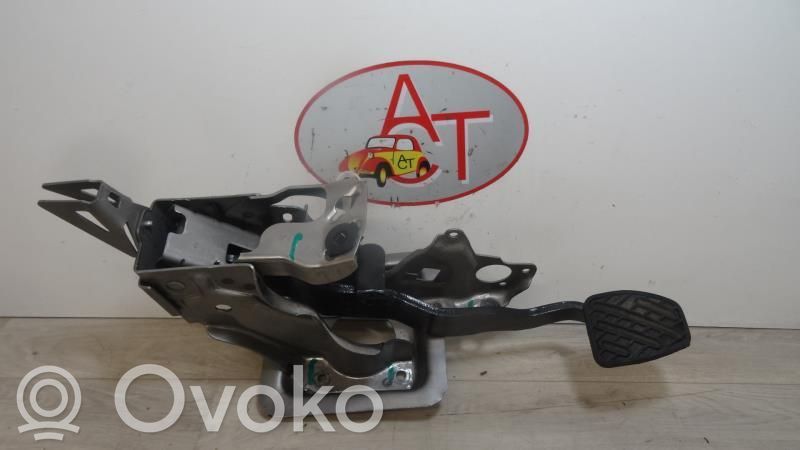 Nissan Micra C+C Bremžu pedālis 