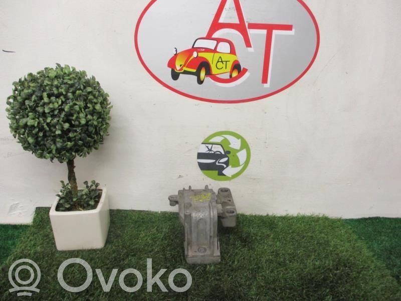 Volkswagen Golf V Wspornik / Mocowanie silnika 