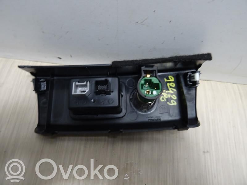 Enchufe conector entrada auxiliar