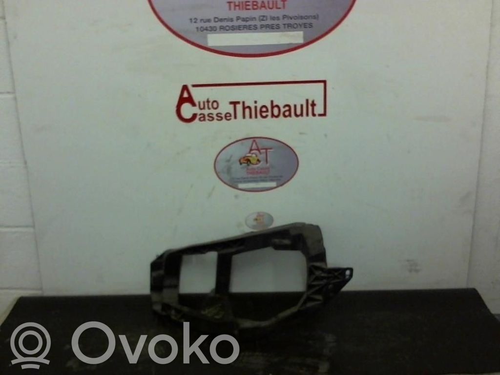 Headlight/headlamp mounting bracket   A4546200901,A4546200901