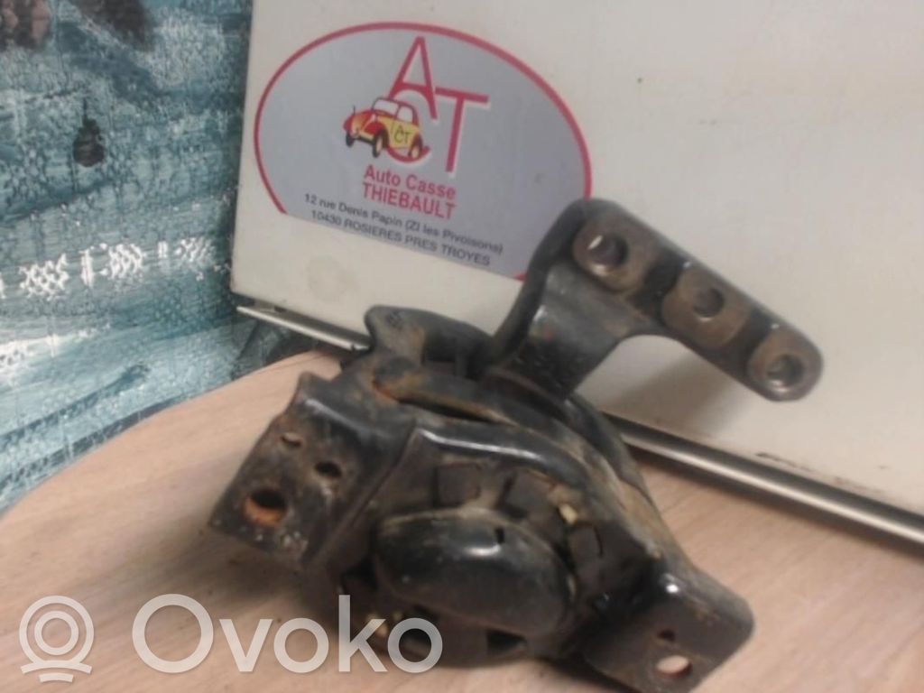 Citroen C3 Engine mount bracket 