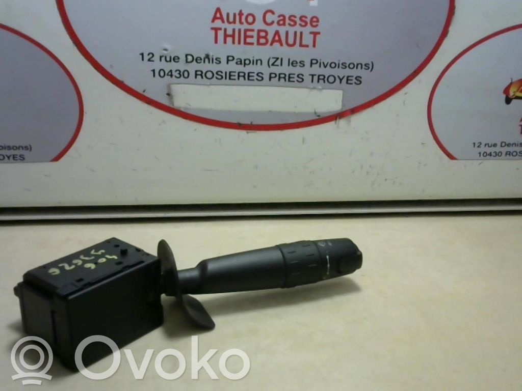 Peugeot 406 Butoane/comutatoare pe volan 