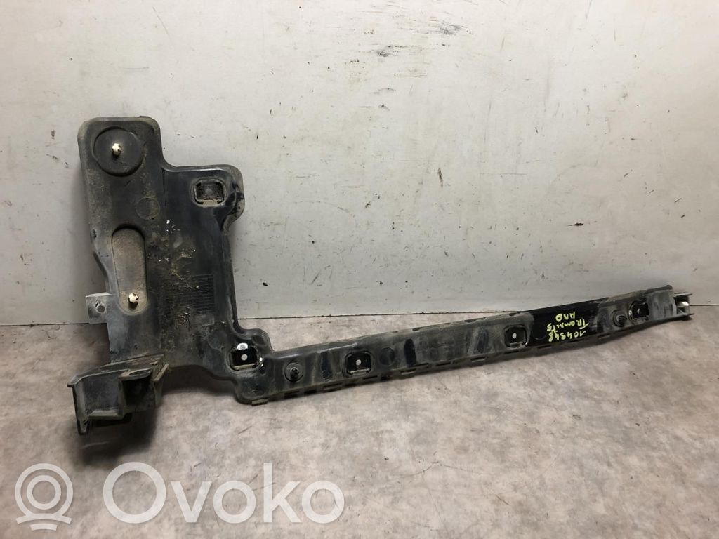 Rear bumper mounting bracket