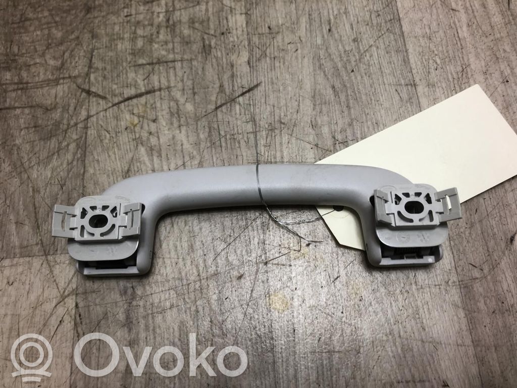 Jaguar XE Un set di maniglie per il soffitto 