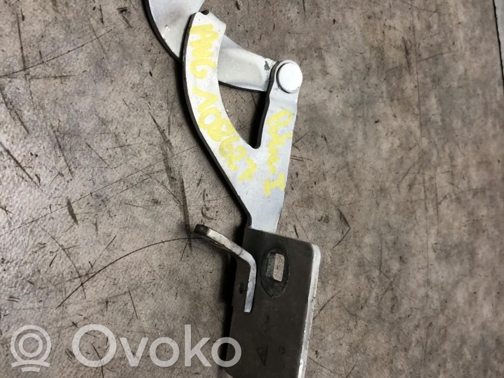 Engine bonnet/hood hinges