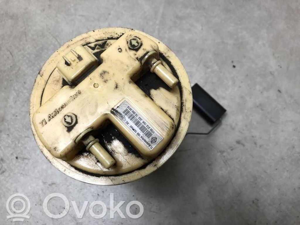 Renault Clio IV Pompa carburante immersa 
