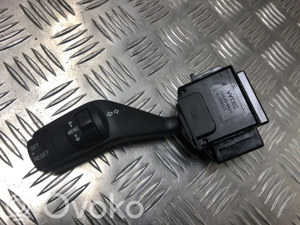Ford Focus Steering wheel buttons/switches 