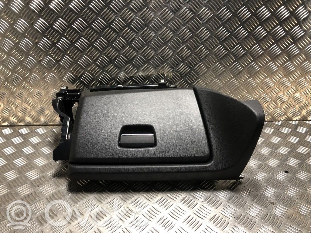 BMW 1 E82 E88 Glove box 