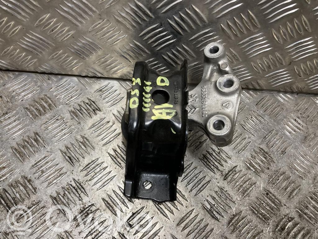Citroen DS3 Engine mount bracket 
