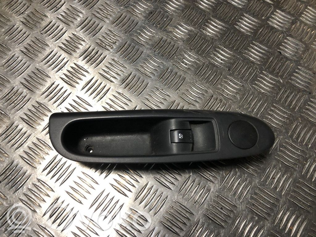 Renault Clio III Electric window control switch 