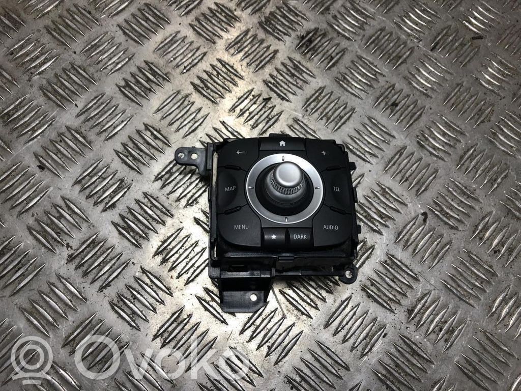 Head unit multimedia control