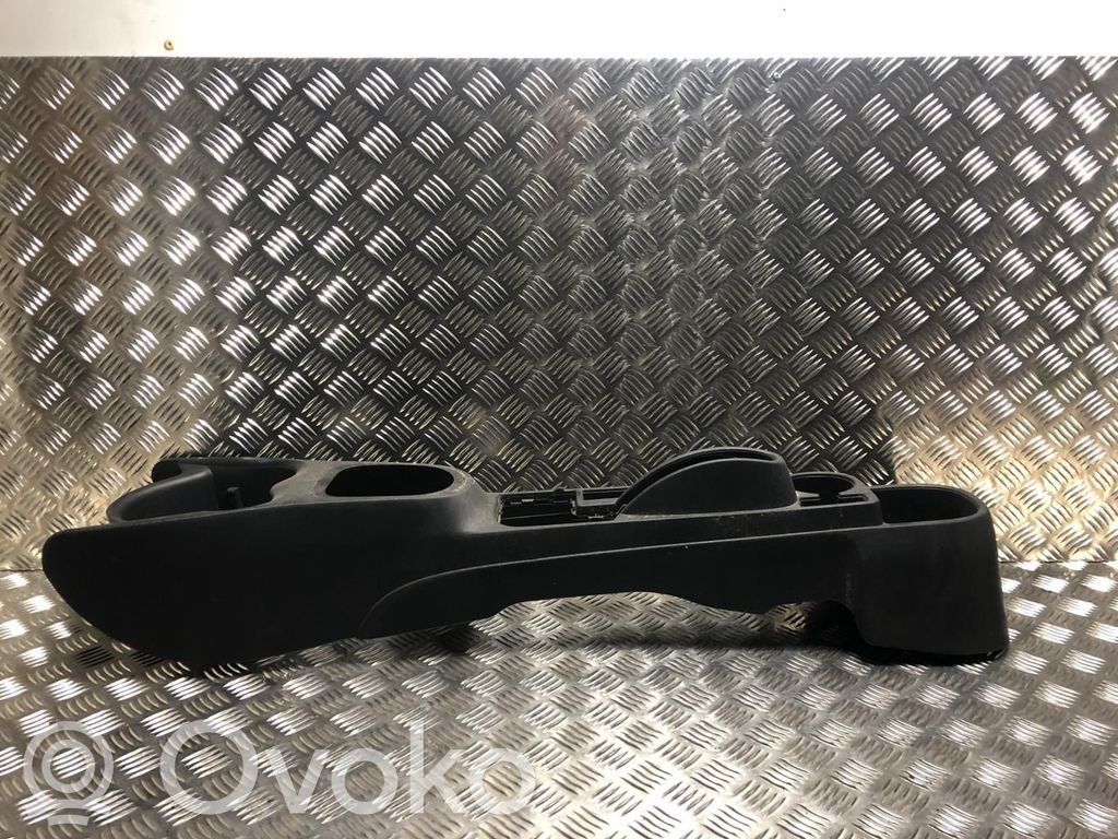 Toyota Yaris Keskikonsoli 