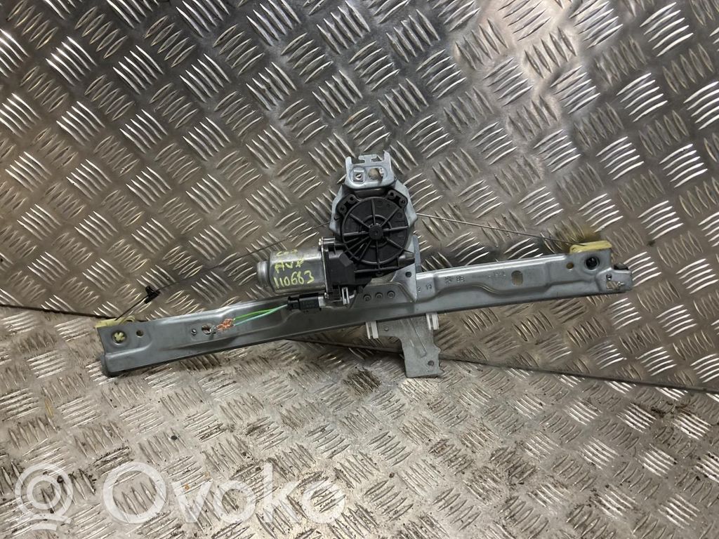 Peugeot 207 Meccanismo di sollevamento del finestrino anteriore senza motorino 