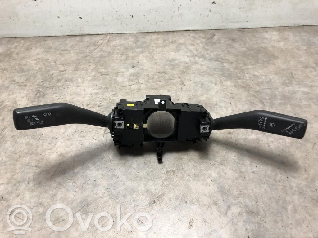 Volkswagen Up Butoane/comutatoare pe volan