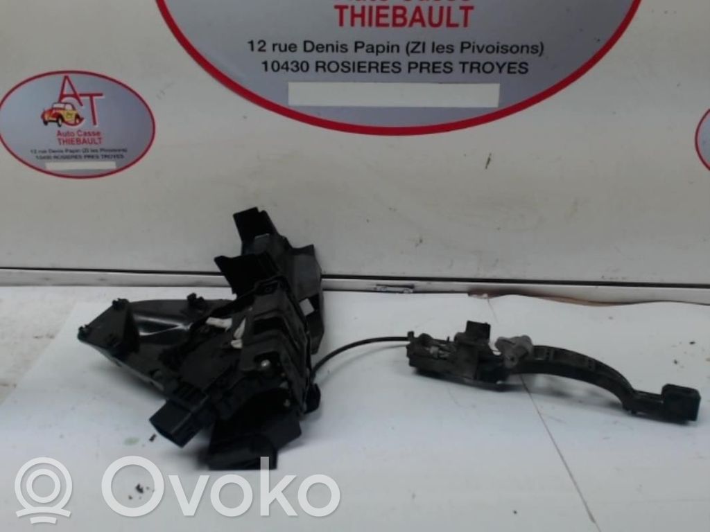 Ford Focus Priekšpusē slēdzene 