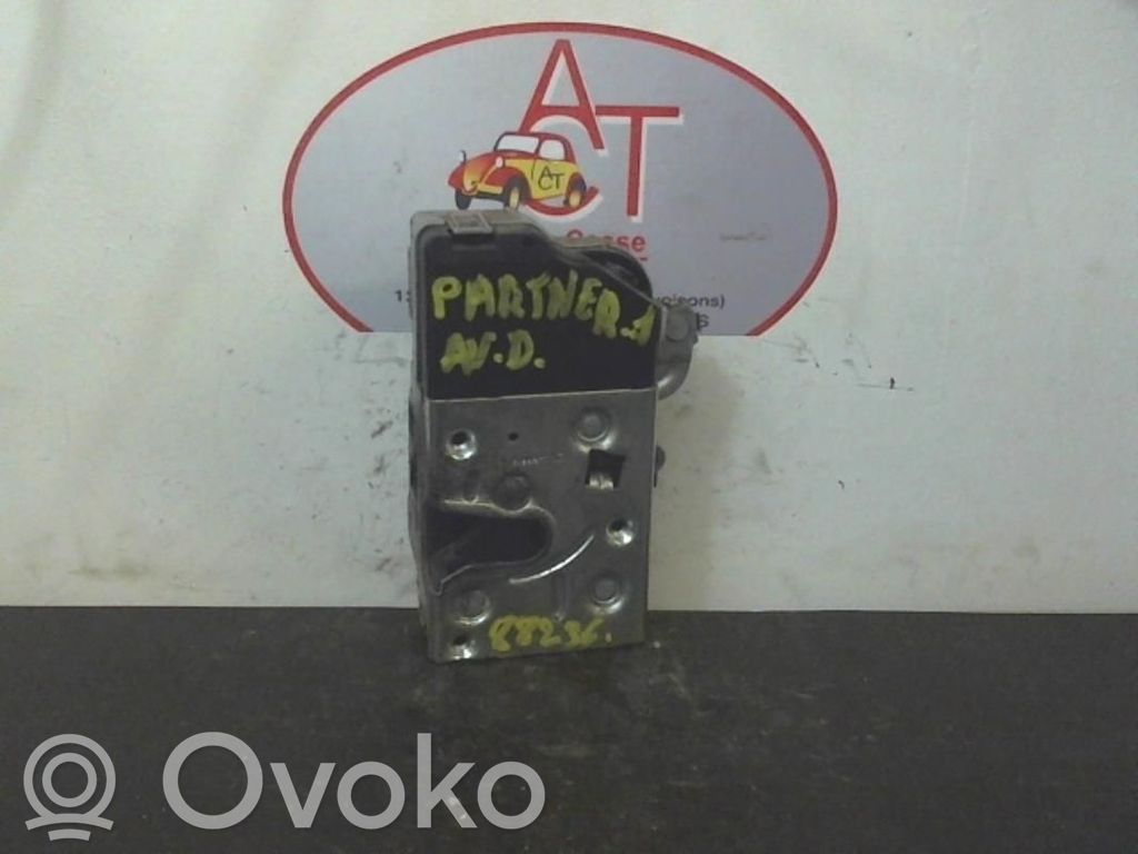 Peugeot Partner Front door lock 