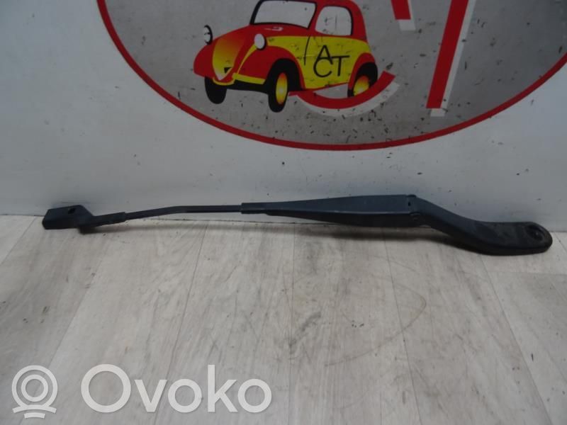 Volvo C30 Braccio della spazzola tergicristallo anteriore